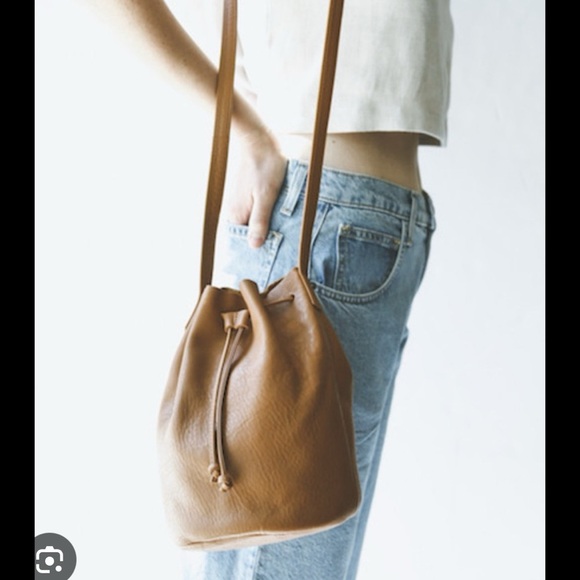 BAGGU
DRAWSTRING PURSE IN CARAMEL SOLD OUT - Picture 3 of 8